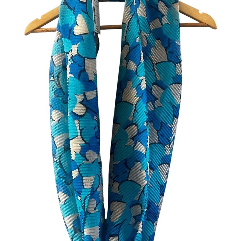 Women's Infinity Scarf Heart Pattern: Blue, Turquoise, and Cream